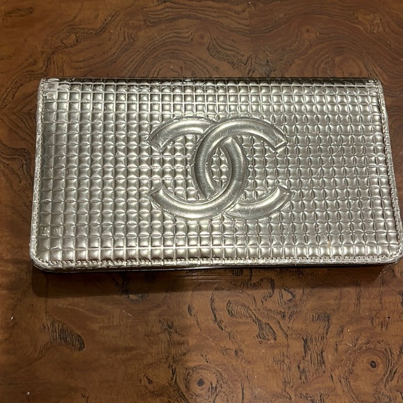 Chanel - Picture 1 of 5